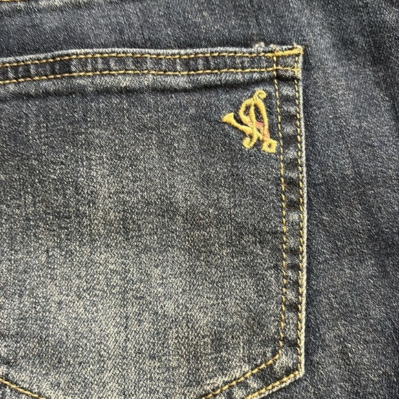 2/$30 VIP Distressed Rip 5 Pocket Jeans Size 11/12 - Picture 7 of 9